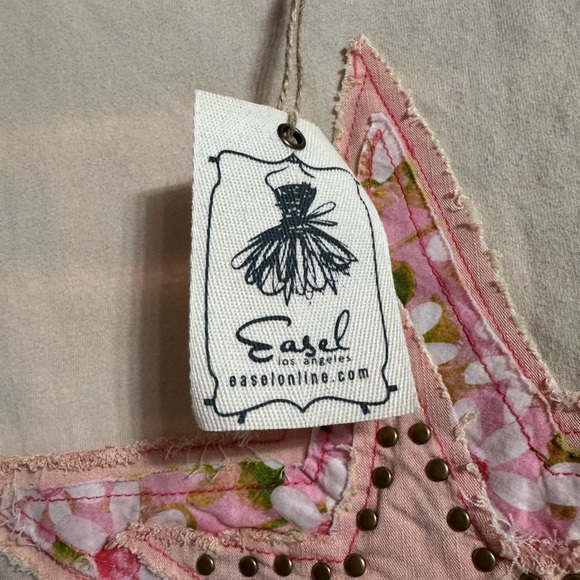 Easel Beige Star Patchwork Short Sleeve Top - Picture 4 of 7